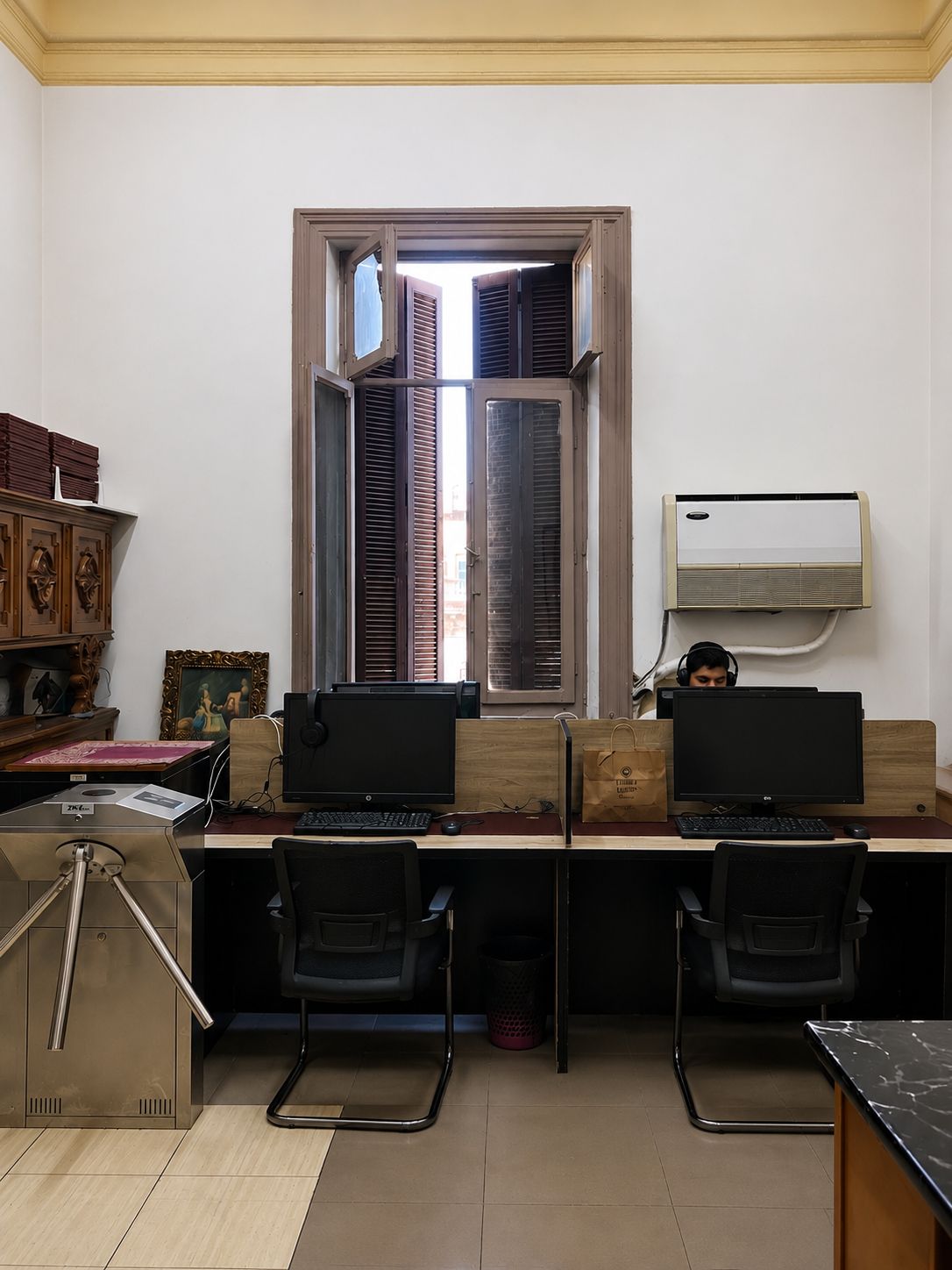 Call Center Hall